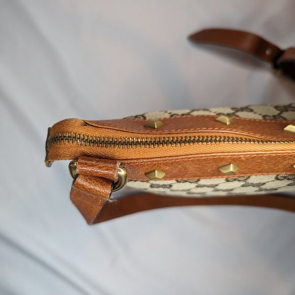 GUCCI Studded Flat Messenger Bag - Picture 7 of 11